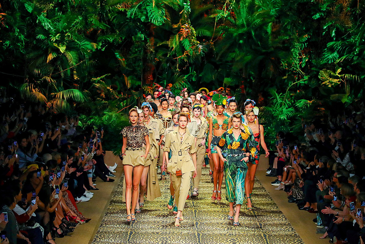 Co naprawdę dzieje się na Fashion Weeks w Paryżu, Mediolanie i Nowym Jorku?