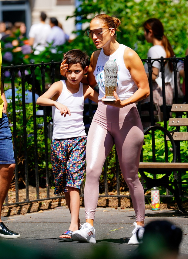 Jennifer Lopez w sportowym stroju