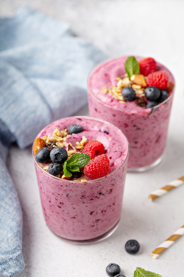 Fresh mixed berry smoothie