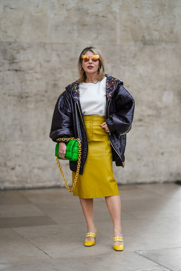 Street Style : Day Three - Paris Fashion Week - Womenswear F/W 2022-2023