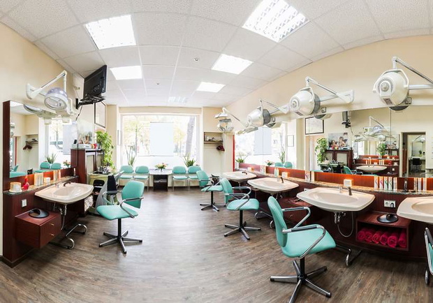 wnetrze-salonu-fryzjerskiego-329150-GALLERYBIG-eeb8374