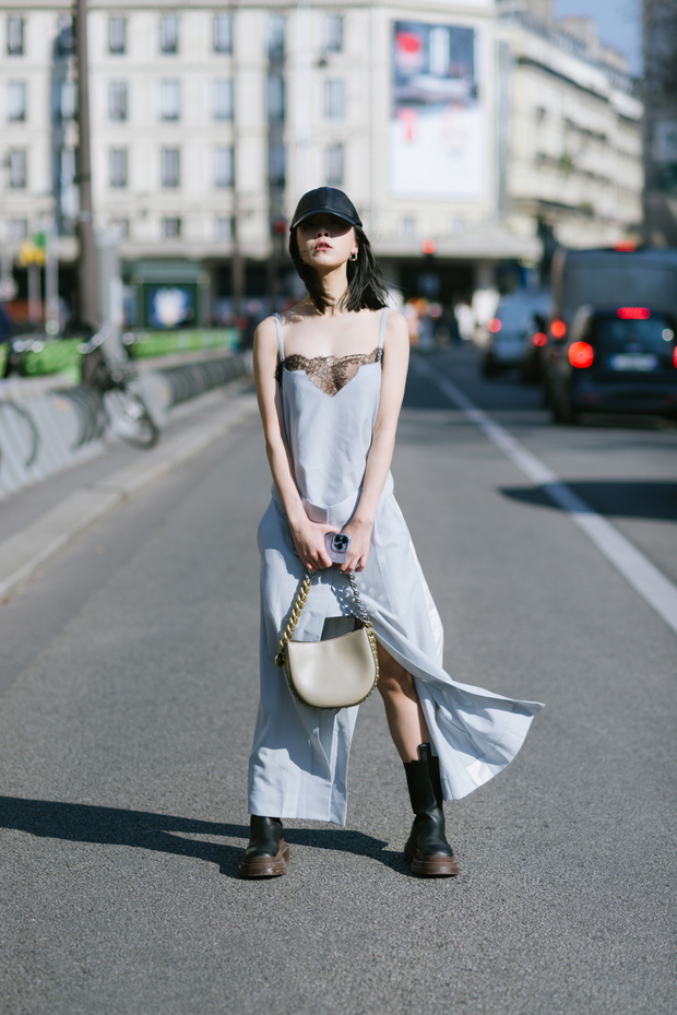 Street Style : Day Eight - Paris Fashion Week - Womenswear F/W 2022-2023