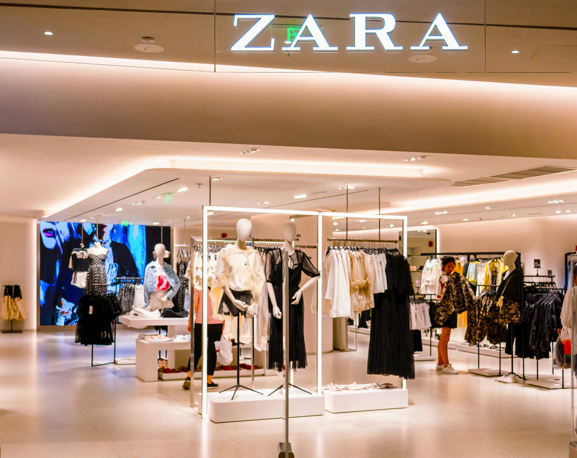 ZARA_otwiera_sklepy_ stacjonarne_na_jakich_zasadach