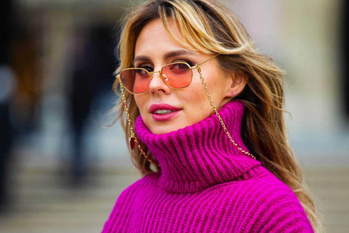 trendy-wiosna-lato-2020-okulary-przeciwsloneczne-z-lancuszkiem-to-hit-sezonu1