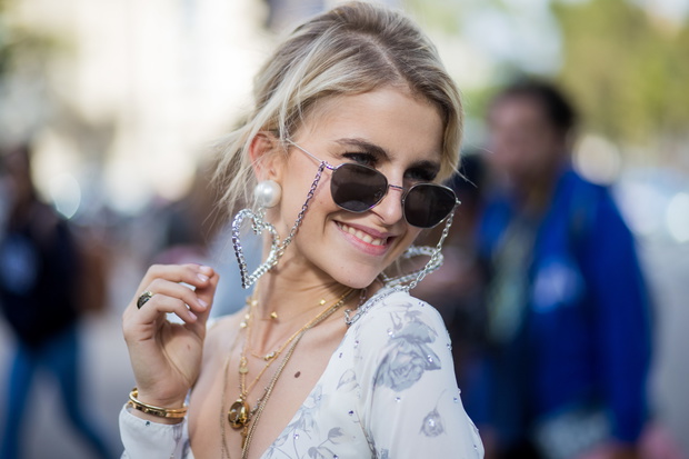 Street Style : Paris Fashion Week Womenswear Spring/Summer 2018 : Day Eight