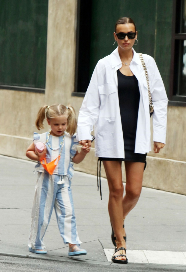 Irina Shayk w bia?ej koszuli