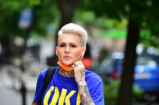 Agnieszka Chyli?ska przez studiem Dzie? dobry Tvn