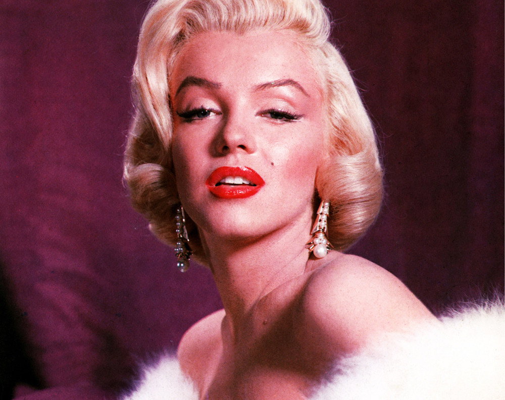sekrety-stylu-Marilyn-Monroe-czerwone-usta