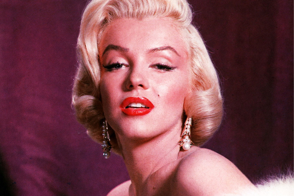 sekrety-stylu-Marilyn-Monroe-czerwone-usta