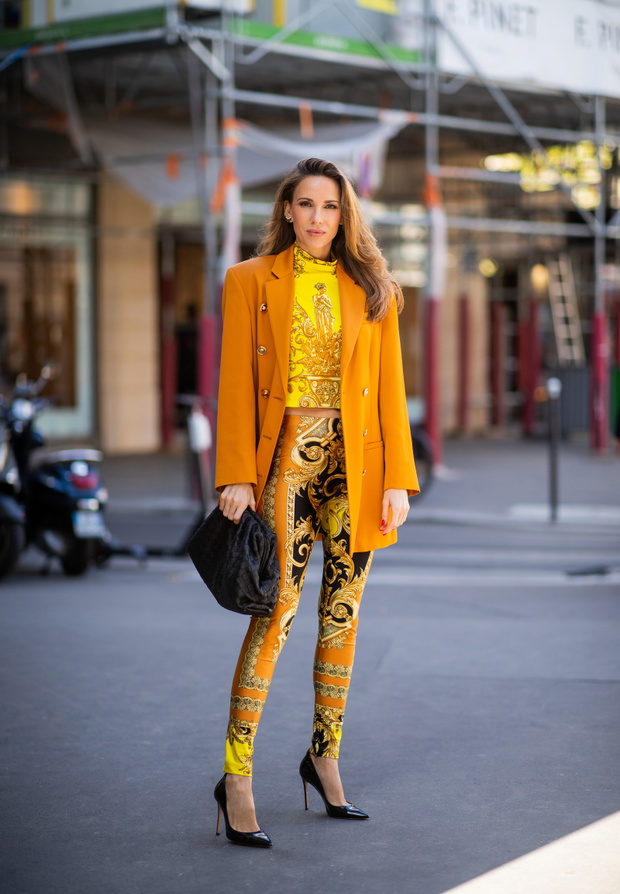 Street Style : Paris Fashion Week - Womenswear Spring Summer 2020 : Day Six