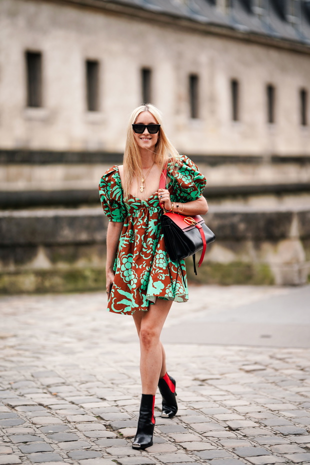 Street Style - Paris Fashion Week Womenswear Fall/Winter 2019/2020 : Day Seven