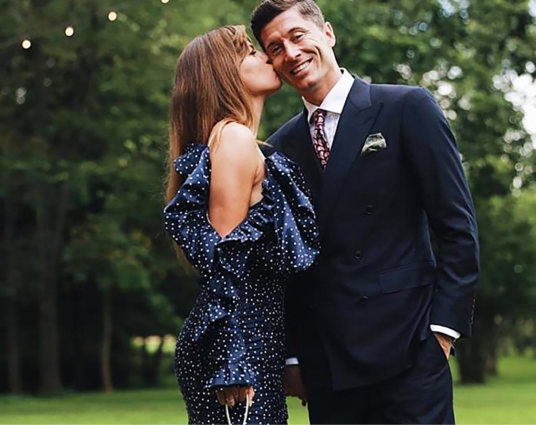 anna-lewandowska-w-modnej-sukience-na-weselu-cena-tej-kreacji-zwala-z-nog1