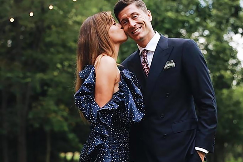 anna-lewandowska-w-modnej-sukience-na-weselu-cena-tej-kreacji-zwala-z-nog1
