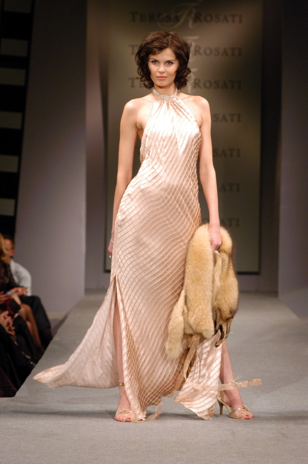SK: pokaz mody Teresy Rosati, listopad 2003, moda, modelka
fot. Warda/AKPA