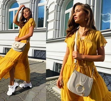 trendy-na-jesien-2020-julia-wieniawa-w-modnej-sukience-maxi-i-sneakersach-z-zalando