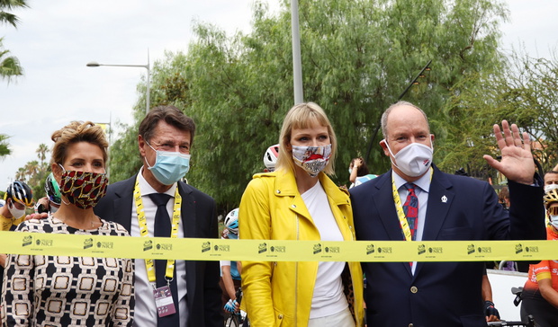 Rodzina ksi???ca Monako ogl?da Tour de France