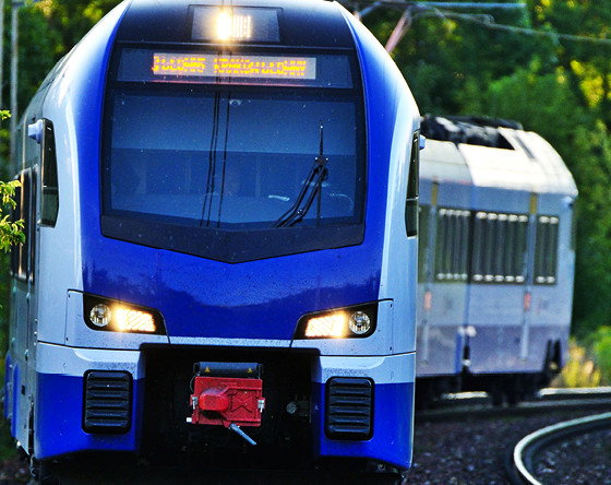 Pociąg, tory, szyny, pociąg osobowy, Polska pociąg