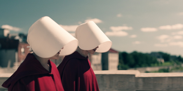 Kadry z serialu The Handmaid's Tale