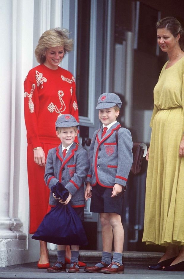 KSIAZE HARRY I TIGGY LEEGE-BOURKE NA POLU GOLFOWYM W CIRENCESTER PARK