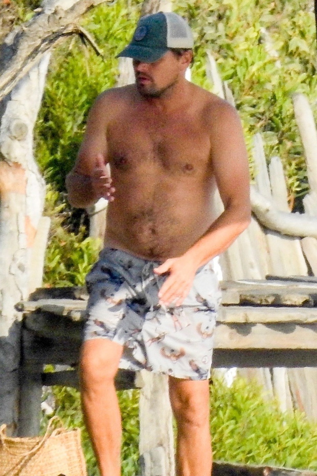 *EXCLUSIVE* Shirtless Emile Hirsch and Leonardo DiCaprio pal around at the beach in Malibu*WEB MUST CALL FOR PRICING*
