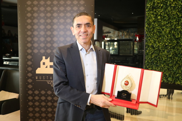 Two Turkish scientists received awards in Iran's Tehran