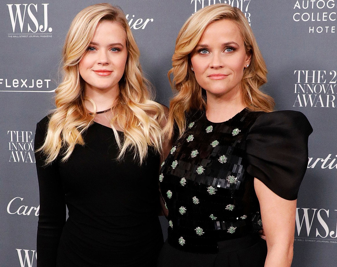 reese-witherspoon-pokazala-swiateczne-zdjecie-z-corka-wygladacie-jak-blizniaczki