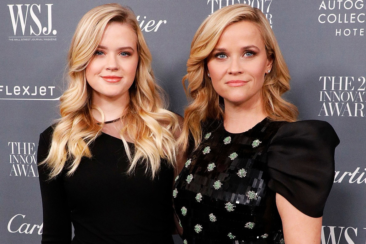 reese-witherspoon-pokazala-swiateczne-zdjecie-z-corka-wygladacie-jak-blizniaczki