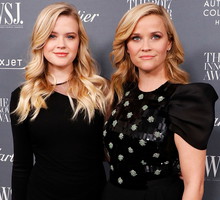 reese-witherspoon-pokazala-swiateczne-zdjecie-z-corka-wygladacie-jak-blizniaczki