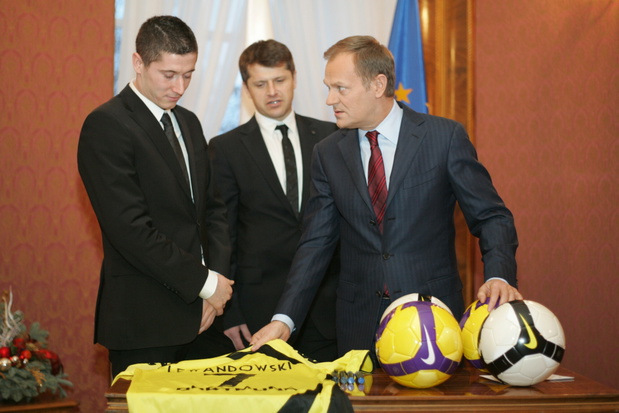 Premier spotka? si? z Cezarym Kucharskim i Robertem Lewandowskim