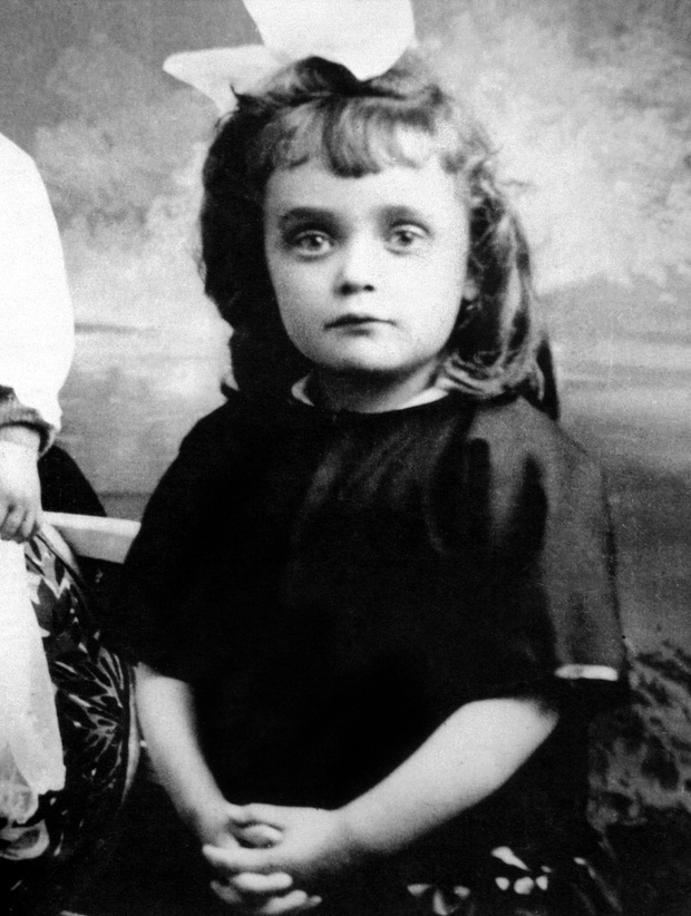 young Edith Piaf (real name Edith Gassion) here as a child c. 1918