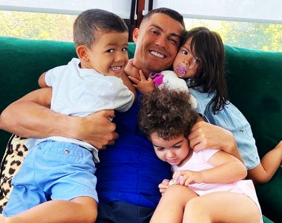 Cristiano Ronaldo, Cristiano Ronaldo z dziećmi