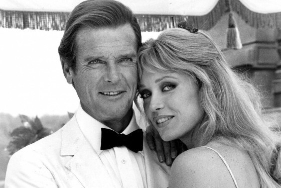 Tanya Roberts, Roger Moore