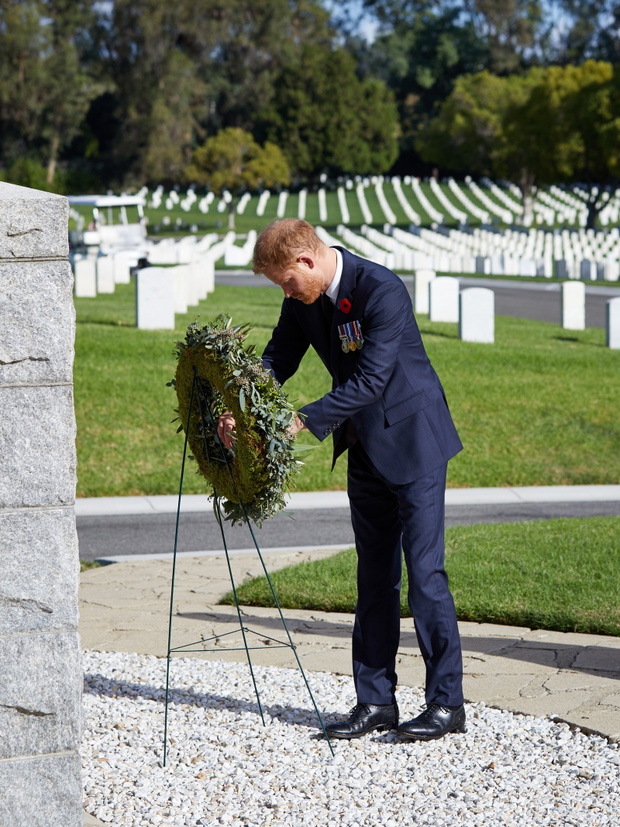 Duke And Duchess Of Sussex Lay Wreath At Los Angeles National Cemetery For Remembrance Sunday