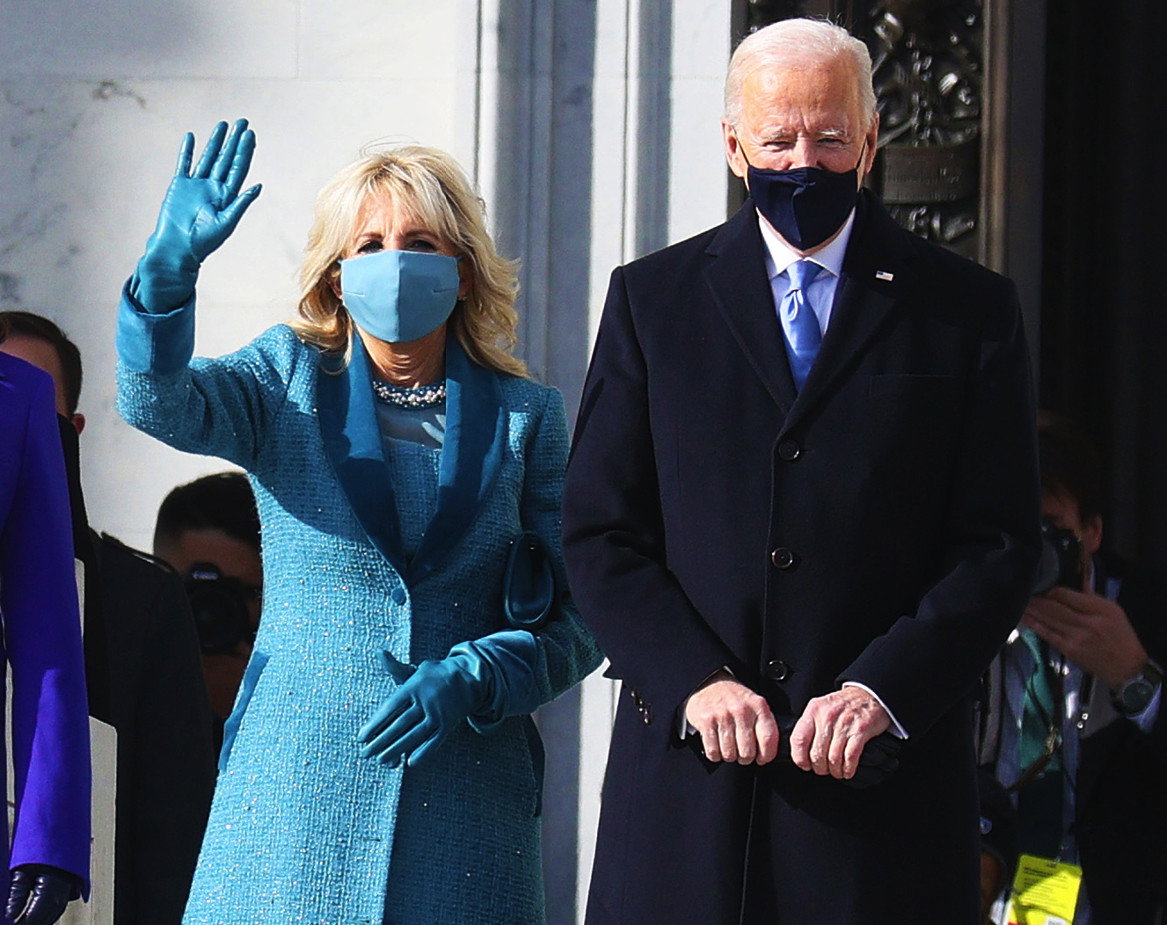 inauguracja-prezydenta-joe-biden-usa-jill-biden-stylizacja-plaszcz-26