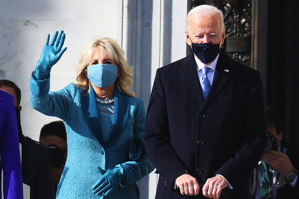 inauguracja-prezydenta-joe-biden-usa-jill-biden-stylizacja-plaszcz-26