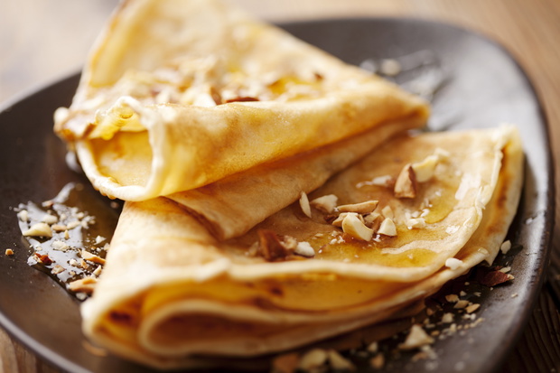 crepes with honey or syrup and roasted nuts