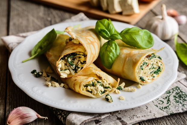 Savory pancakes with tofu, spinach, onion and garlic