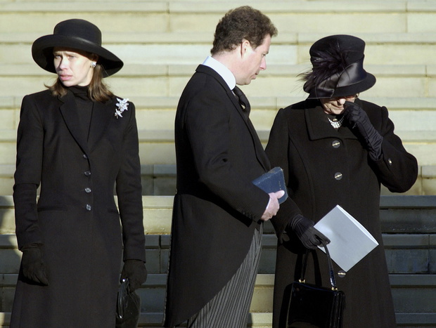 Queen Crying And Linley And Sarah