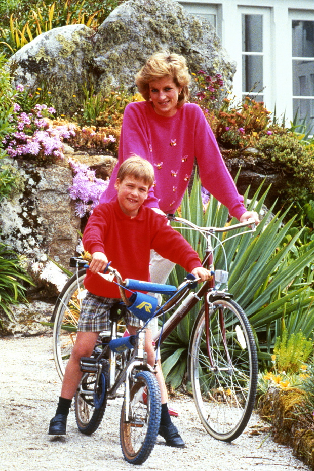 Royalty - Prince of Wales and Family - Tresco, Scilly Isles