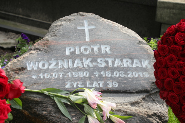 Grób Piotra Wo?niaka-Staraka na Pow?zkach