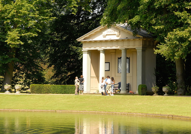 Althorp - Childhood Home And Grave Of Diana Princess Of Wales
