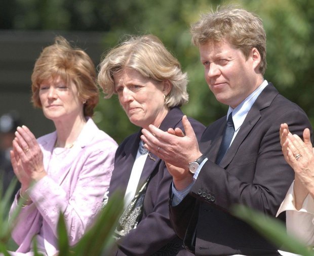 Earl Spencer fountain memorial