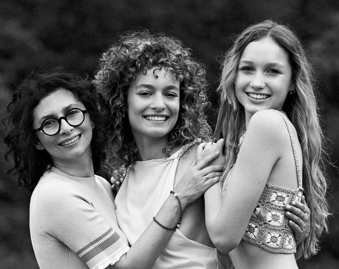 Aida Kosojan-Przybysz, Aida Kosojan-Przybysz z córkami, VIVA! 14/2021