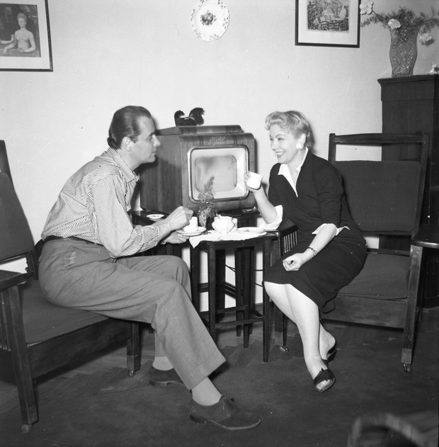 Hanka Bielicka i Jerzy Duszyñski w swoim mieszkaniu