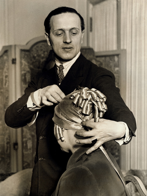 M Antoine Cierplikowski Demonstrating Grecian Ensemble