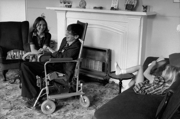 GB. Cambridge. Stephen HAWKING. 1977.