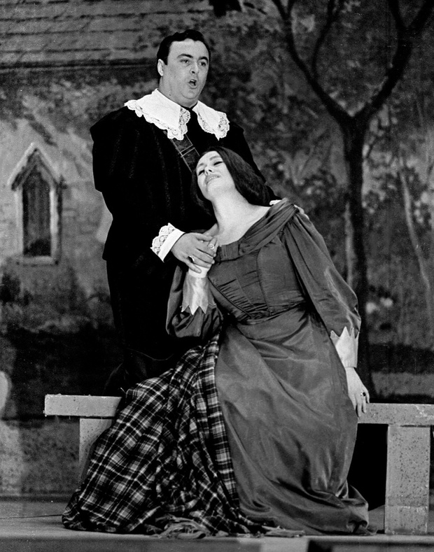 Pavarotti &amp; Sutherland In 'Lucia Di Lammermoor'