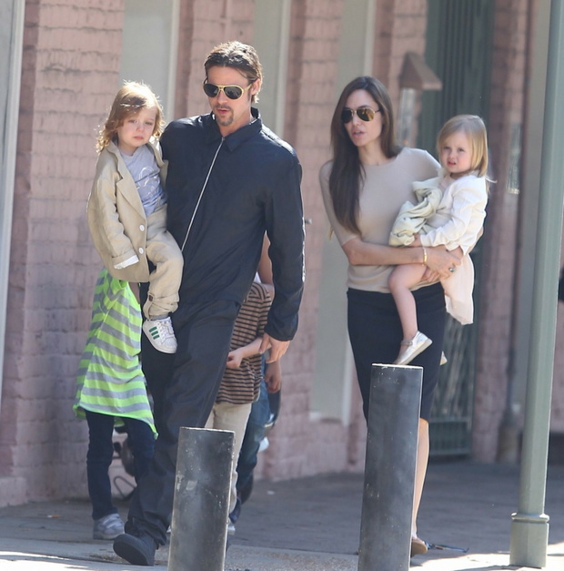 Brad Pitt i Angelina Jolie z dzie?mi