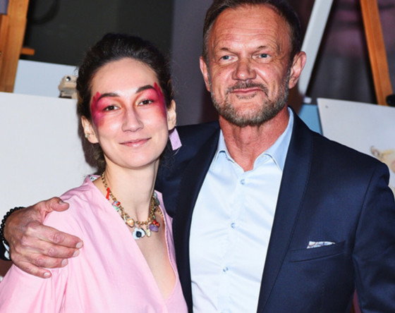 Anastazja Pazura, Cezary Pazura, wernisaż wystawy Anastazji Pazury, Warszawa, 07.10.2021 rok
