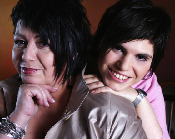 Ewa Bem, Pamela Bem-Niedziałek, nagranie klipu do piosenki „Moda na niemiłość” Organza, 21.03.2004 rok